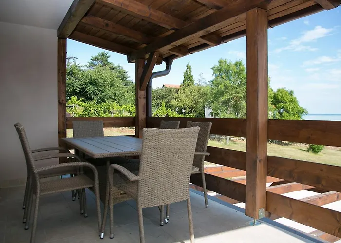 Kardos Villa
